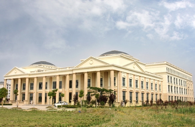 合肥信息技术职业学院 科技与自然交融的校园风景